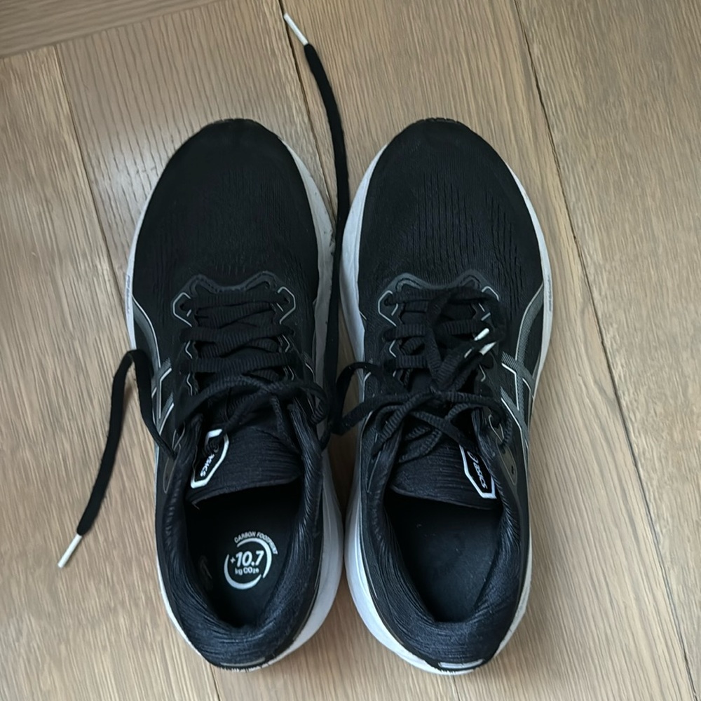 ASICS black sneakers - hardly worn, great condition, women’s size 8